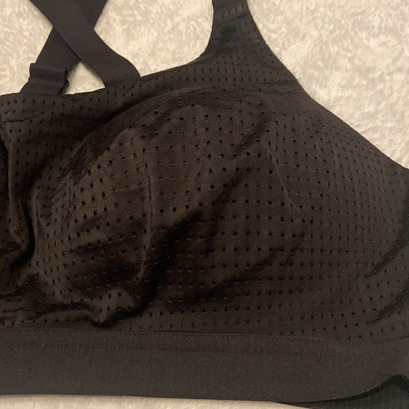 Victoria Sport Size 36C Lightweight Black Sport Bra - Picture 3 of 10